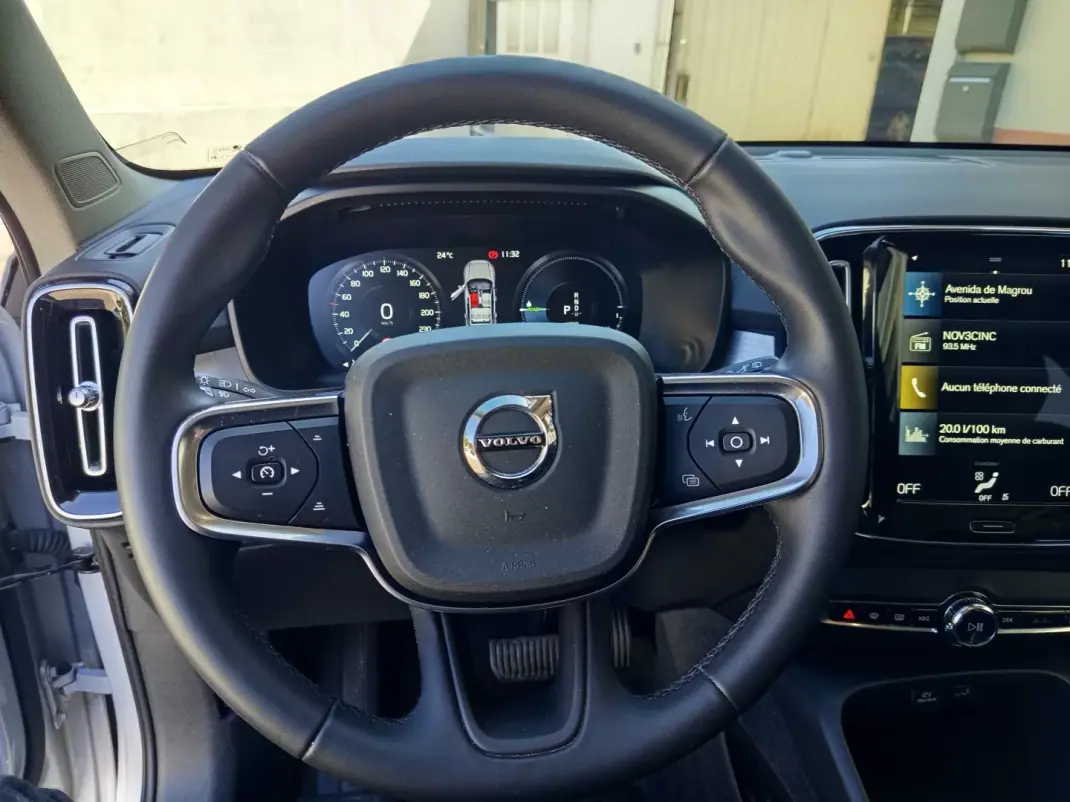 Volvo XC 40 2022 - 26490 EUR, 96032 km - AUTO.MOTO.pt - 96032km - foto 17 de 19