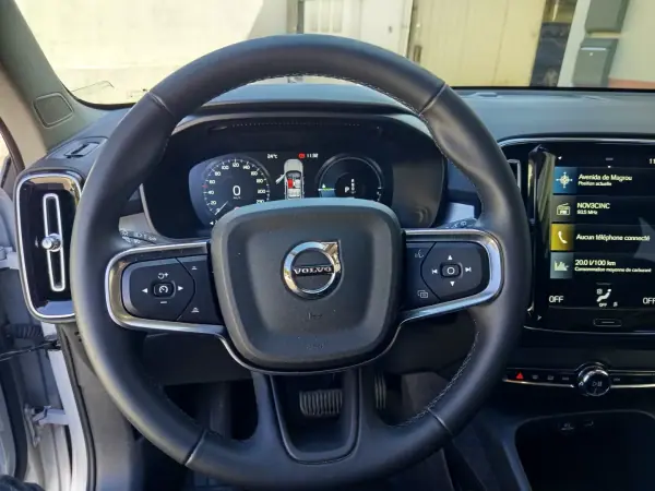 Volvo XC 40 2022 - 26490 EUR, 96032 km - AUTO.MOTO.pt - 96032km - foto 17 de 19