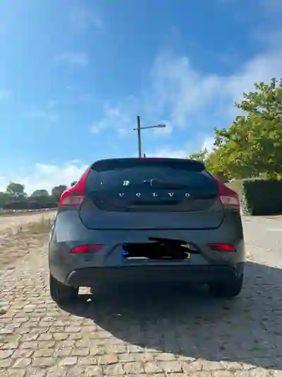 Volvo V40 2013 - 8500 EUR, 218850 km - AUTO.MOTO.pt - 218850km - foto 5 de 7