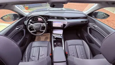 Audi e-tron Sportback 2020 - 31990 EUR, 80000 km - AUTO.MOTO.pt - 80000km - foto 29 de 43