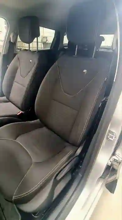 Renault Clio 2019 - 7900 EUR, 238000 km - AUTO.MOTO.pt - 238000km - foto 14 de 15
