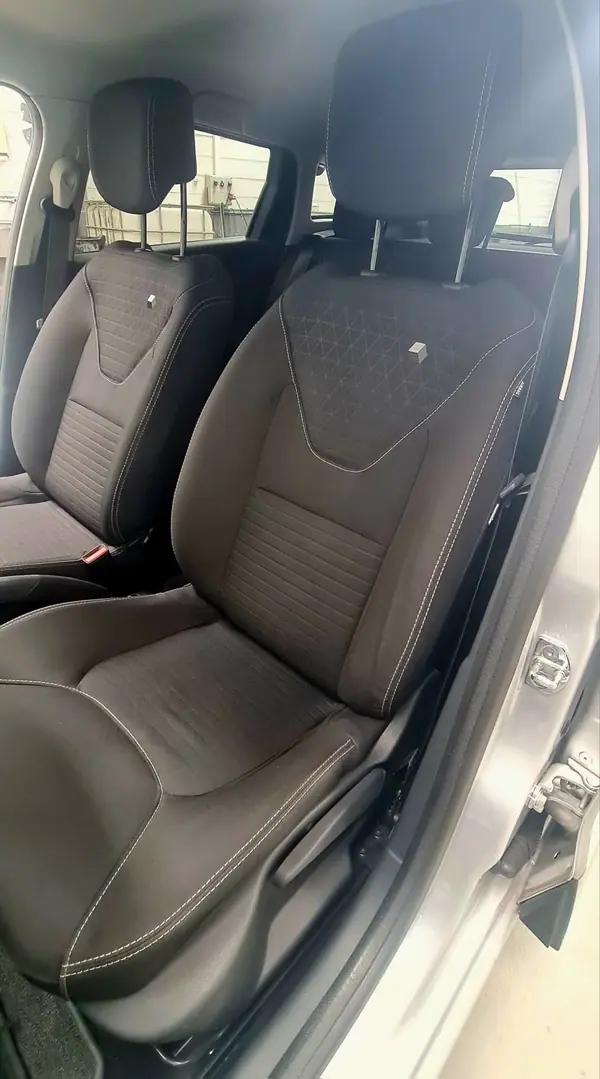 Renault Clio 2019 - 7900 EUR, 238000 km - AUTO.MOTO.pt - 238000km - foto 14 de 15