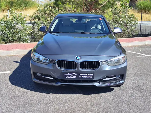 BMW 320 2013 - 14980 EUR, 161500 km - AUTO.MOTO.pt - 161500km - foto 3 de 38