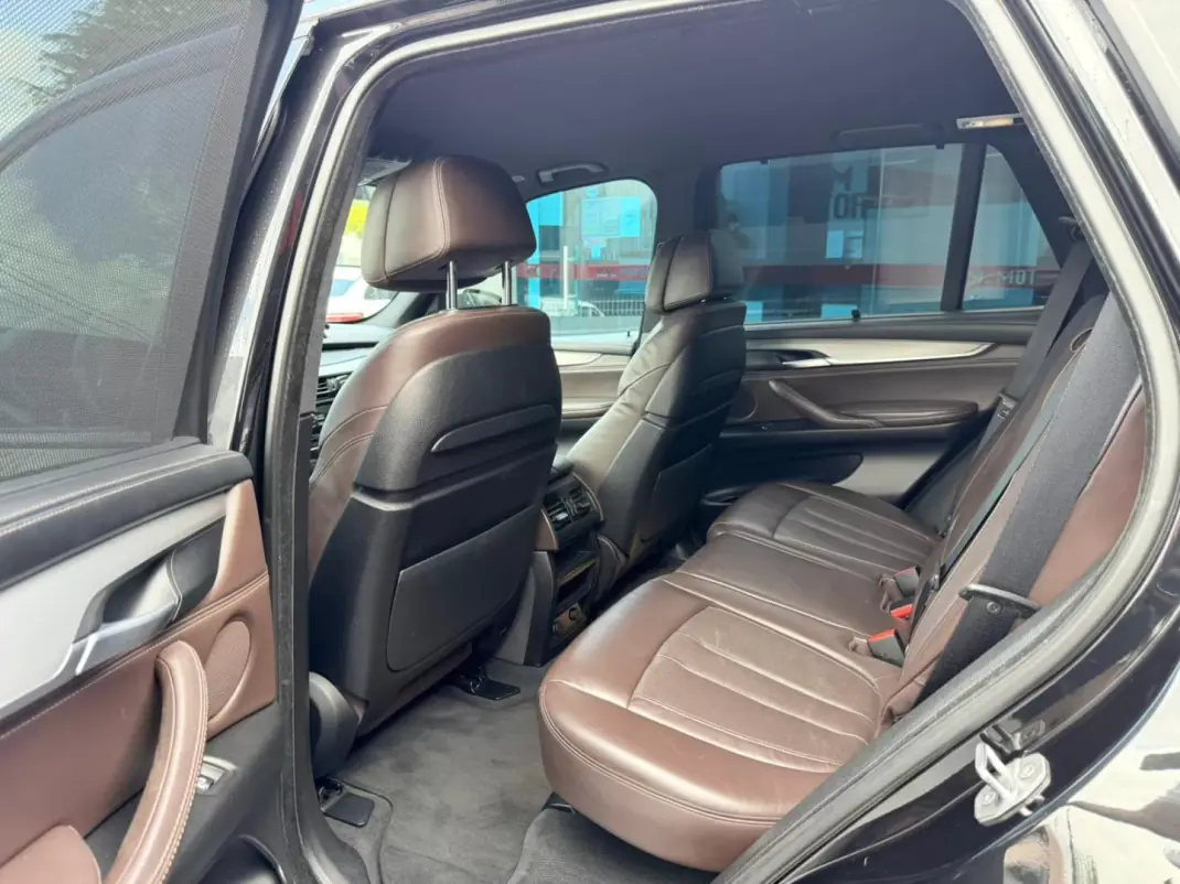 BMW X5 2016 - 29900 EUR, 118000 km - AUTO.MOTO.pt - 118000km - foto 10 de 12