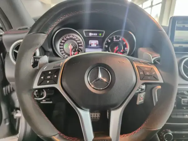 Mercedes-Benz CLA 45 AMG 2014 - 32990 EUR, 130000 km - AUTO.MOTO.pt - 130000km - foto 27 de 40