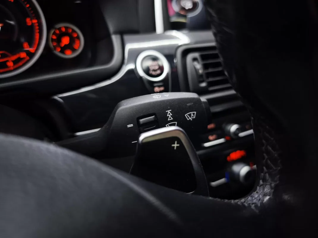 BMW 520 2015 - 19950 EUR, 244033 km - AUTO.MOTO.pt - 244033km - foto 29 de 46