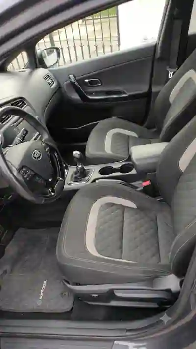 Kia Ceed SW 2016 - 9990 EUR, 135800 km - AUTO.MOTO.pt - 135800km - foto 8 de 15