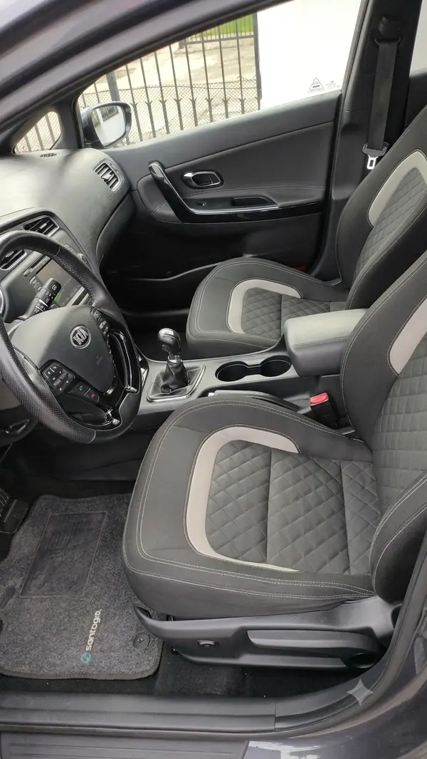 Kia Ceed SW 2016 - 9990 EUR, 135800 km - AUTO.MOTO.pt - 135800km - foto 8 de 15