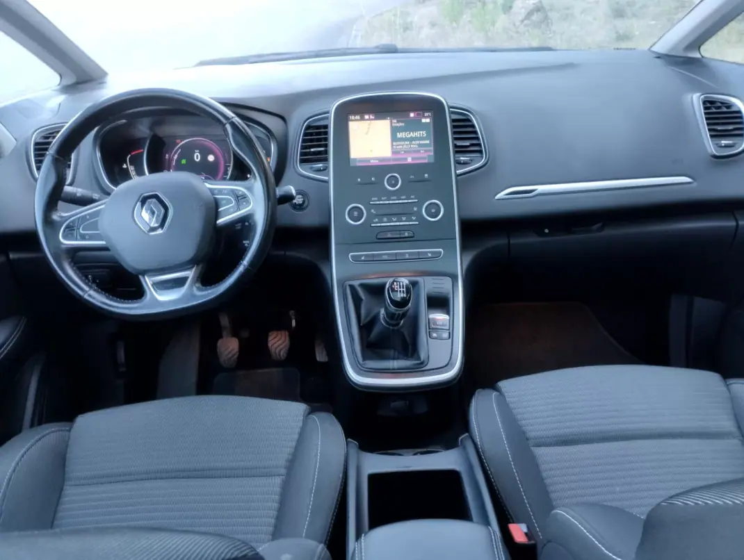 Renault Grand Scénic 2017 - 13750 EUR, 200000 km - 200000km - foto 22 de 27