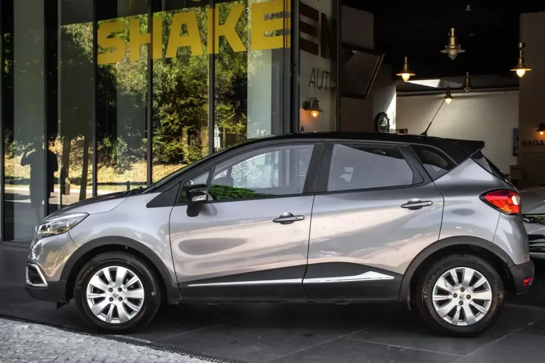 Renault Captur 2014 - 10900 EUR, 135948 km - 135948km - foto 2 de 38