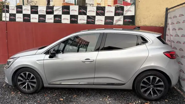 Renault Clio 2023 - 14500 EUR, 79000 km - AUTO.MOTO.pt - 79000km - foto 3 de 12
