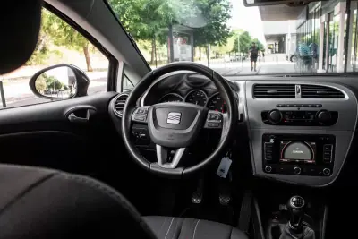 SEAT Leon 2013 - 9900 EUR, 197939 km - AUTO.MOTO.pt - 197939km - foto 33 de 39