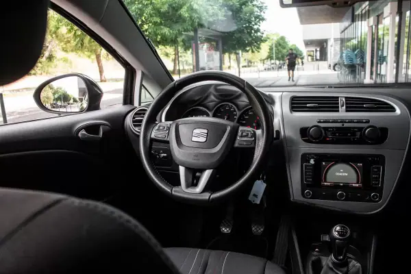 SEAT Leon 2013 - 9900 EUR, 197939 km - AUTO.MOTO.pt - 197939km - foto 33 de 39