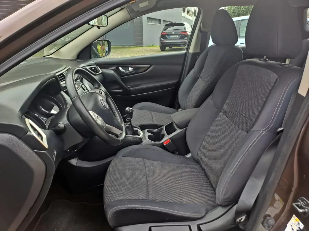 Nissan Qashqai 2015 - 13000 EUR, 125000 km - AUTO.MOTO.pt - 125000km - foto 10 de 22