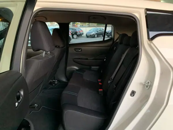 Nissan Leaf 2019 - 16450 EUR, 58449 km - AUTO.MOTO.pt - 58449km - foto 12 de 16