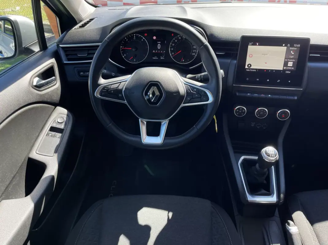 Renault Clio 2021 - 13990 EUR, 136670 km - AUTO.MOTO.pt - 136670km - foto 9 de 20