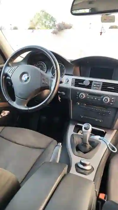 BMW 318 2008 - 4949 EUR, 390000 km - AUTO.MOTO.pt - 390000km - foto 3 de 9