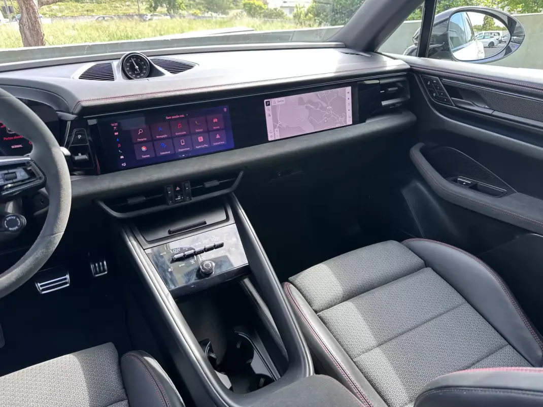 Porsche Macan 2026 - 129000 EUR, 2200 km - AUTO.MOTO.pt - 2200km - foto 66 de 85