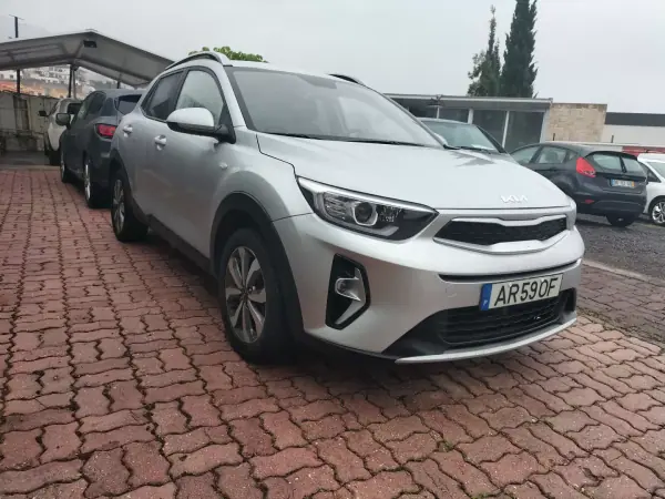 Kia Stonic 2022 - 17450 EUR, 62000 km - AUTO.MOTO.pt - 62000km - foto 3 de 11