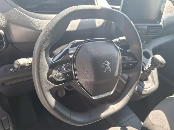 Peugeot Partner 2022 - 14850 EUR, 98726 km - AUTO.MOTO.pt - 98726km - foto 35 de 40
