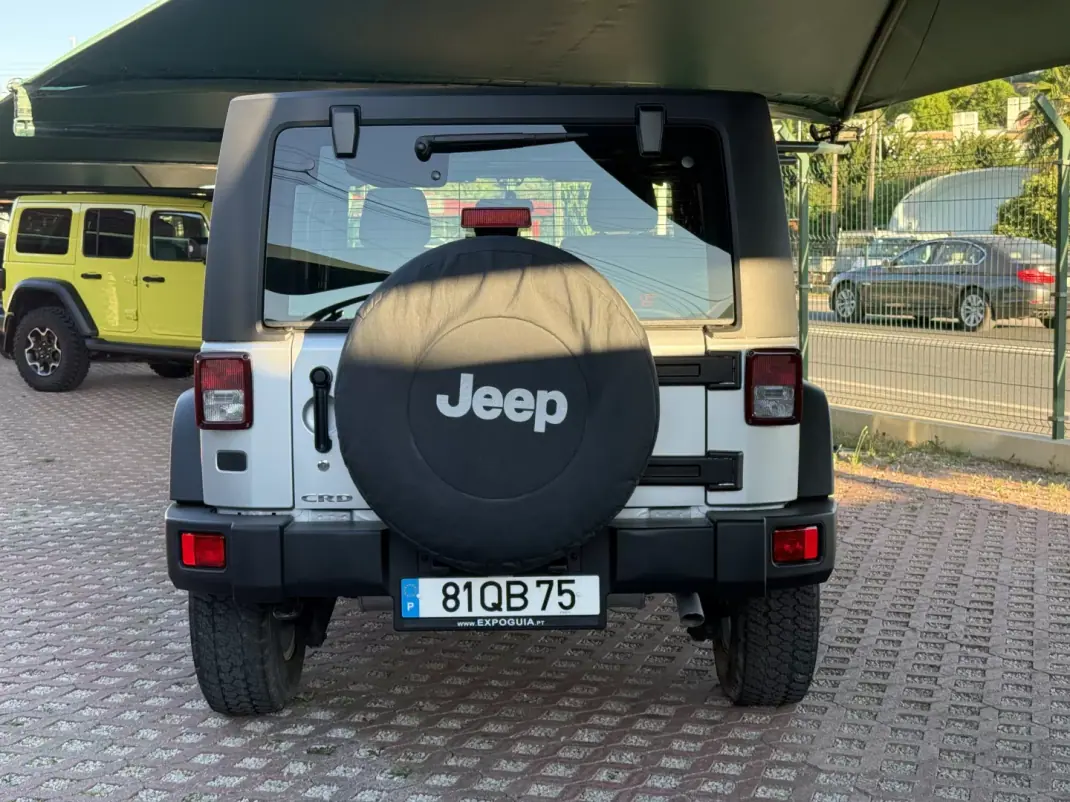 Jeep Avenger 2015 - 38600 EUR, 32000 km - AUTO.MOTO.pt - 32000km - foto 4 de 15