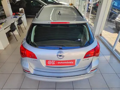Opel Astra Sports Tourer 2015 - 8350 EUR, 208000 km - AUTO.MOTO.pt - 208000km - foto 10 de 33
