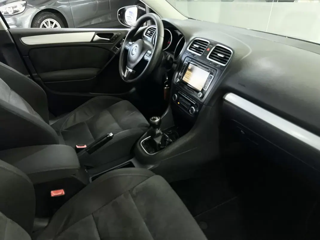 Volkswagen Golf 2010 - 7600 EUR, 232003 km - AUTO.MOTO.pt - 232003km - foto 11 de 21