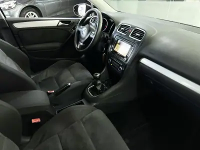 Volkswagen Golf 2010 - 7600 EUR, 232003 km - AUTO.MOTO.pt - 232003km - foto 11 de 21