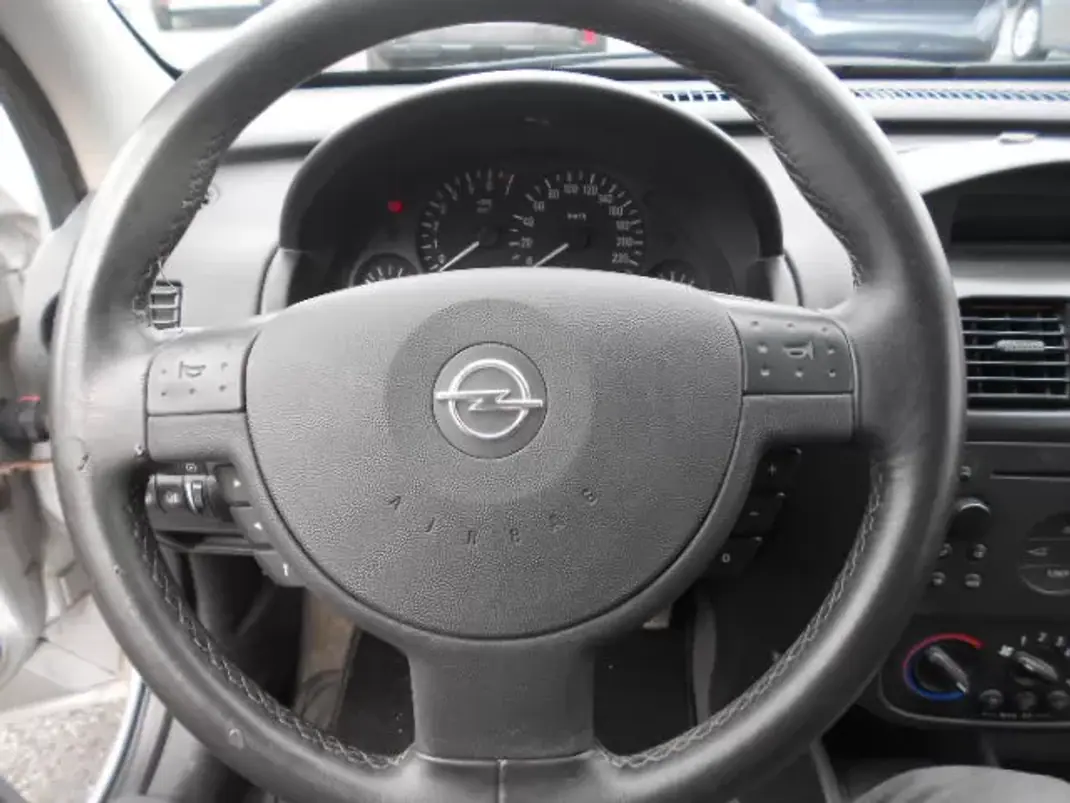 Opel Corsa 2002 - 3500 EUR, 0 km - AUTO.MOTO.pt - foto 4 de 12