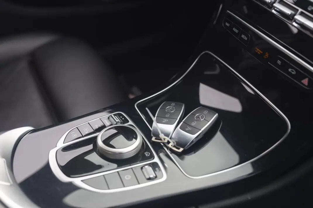 Mercedes-Benz C 180 2019 - 21900 EUR, 186430 km - AUTO.MOTO.pt - 186430km - foto 21 de 36