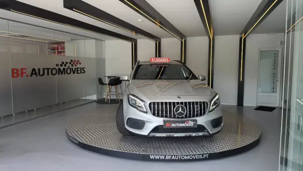 Mercedes-Benz GLA 180 2018 - 24900 EUR, 41570 km - 41570km - foto 10 de 52