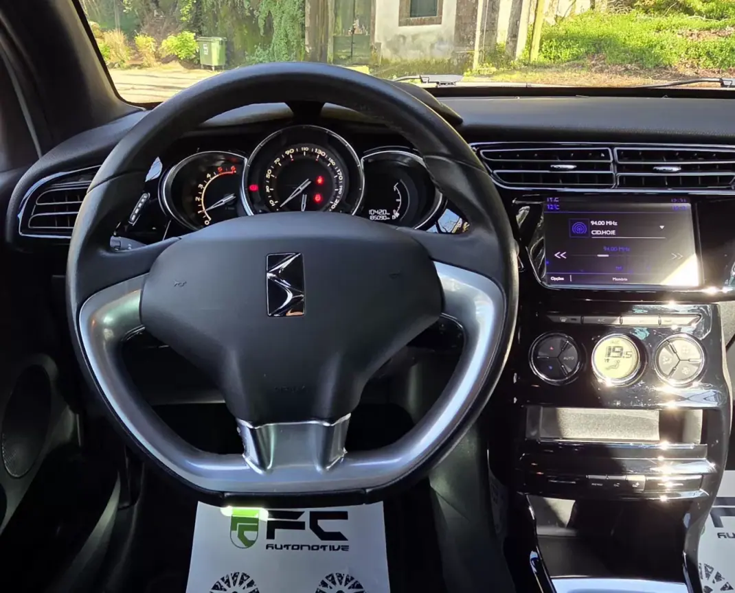 Citroën DS3 2015 - 9850 EUR, 185000 km - AUTO.MOTO.pt - 185000km - foto 12 de 19