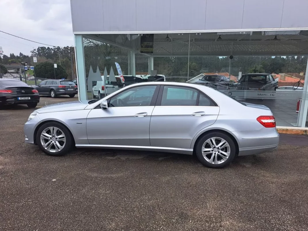 Mercedes-Benz E 250 2009 - 14450 EUR, 234946 km - AUTO.MOTO.pt - 234946km - foto 1 de 23