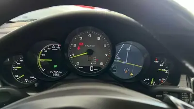 Porsche Panamera 2014 - 45990 EUR, 157000 km - AUTO.MOTO.pt - 157000km - foto 19 de 37
