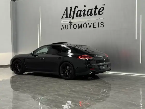 Porsche Panamera 2015 - 33990 EUR, 247000 km - AUTO.MOTO.pt - 247000km - foto 15 de 44