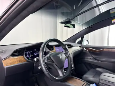 Tesla Model X 2018 - 27000 EUR, 199000 km - AUTO.MOTO.pt - 199000km - foto 23 de 24