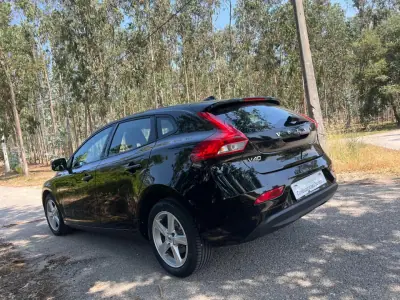 Volvo V40 2017 - 15900 EUR, 120000 km - AUTO.MOTO.pt - 120000km - foto 25 de 39