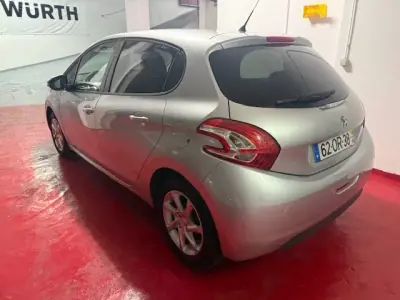 Peugeot 208 2014 - 7400 EUR, 116000 km - AUTO.MOTO.pt - 116000km - foto 7 de 26