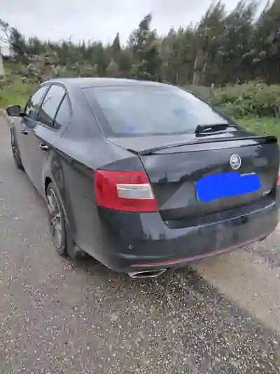 Skoda Octavia 2013 - 7500 EUR, 180000 km - AUTO.MOTO.pt - 180000km - foto 3 de 7