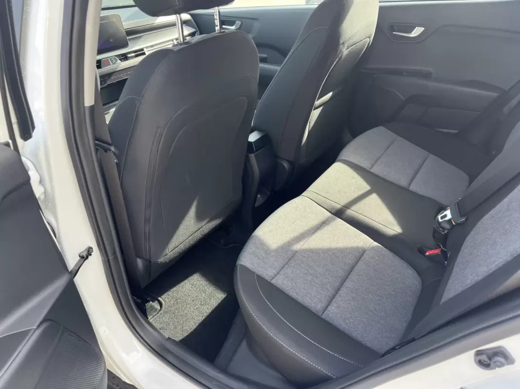 Kia Stonic 2025 - 21900 EUR, 2200 km - AUTO.MOTO.pt - 2200km - foto 8 de 19