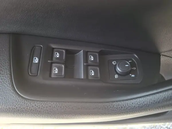 Volkswagen Arteon 2019 - 24750 EUR, 92519 km - AUTO.MOTO.pt - 92519km - foto 24 de 42