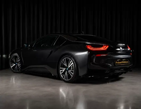 BMW i8 2015 - 69000 EUR, 91500 km - AUTO.MOTO.pt - 91500km - foto 5 de 17