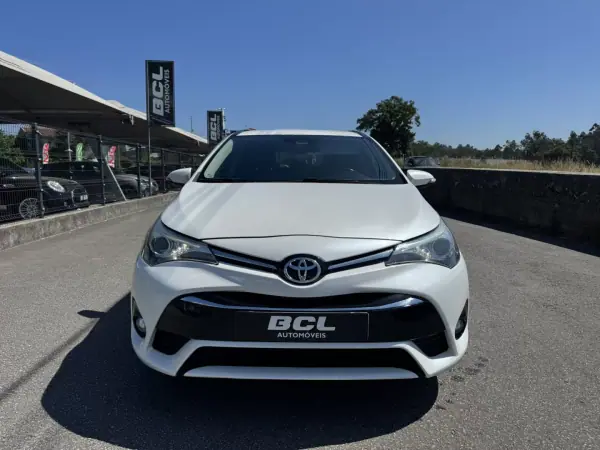 Toyota Avensis Touring Sports 2016 - 11990 EUR, 294000 km - AUTO.MOTO.pt - 294000km - foto 2 de 33