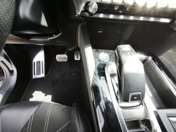 Peugeot 3008 2021 - 25600 EUR, 55789 km - AUTO.MOTO.pt - 55789km - foto 11 de 23