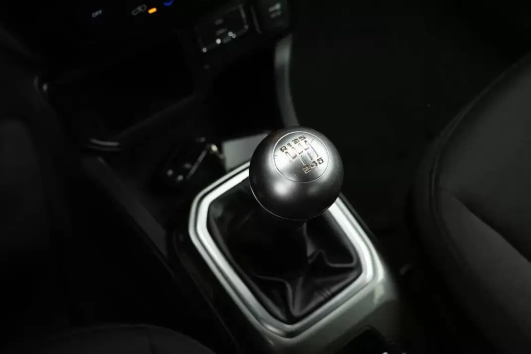 Jeep Renegade 2020 - 15999 EUR, 98800 km - AUTO.MOTO.pt - 98800km - foto 17 de 27