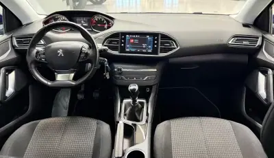 Peugeot 308 2020 - 10999 EUR, 96028 km - AUTO.MOTO.pt - 96028km - foto 16 de 21
