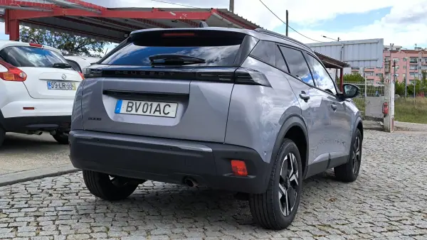 Peugeot 2008 2025 - 21450 EUR, 7193 km - AUTO.MOTO.pt - 7193km - foto 4 de 9