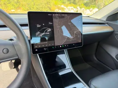 Tesla Model 3 2020 - 21500 EUR, 128300 km - AUTO.MOTO.pt - 128300km - foto 21 de 26
