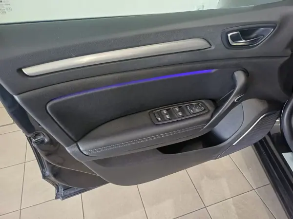 Renault Mégane 2016 - 16190 EUR, 93255 km - AUTO.MOTO.pt - 93255km - foto 7 de 11