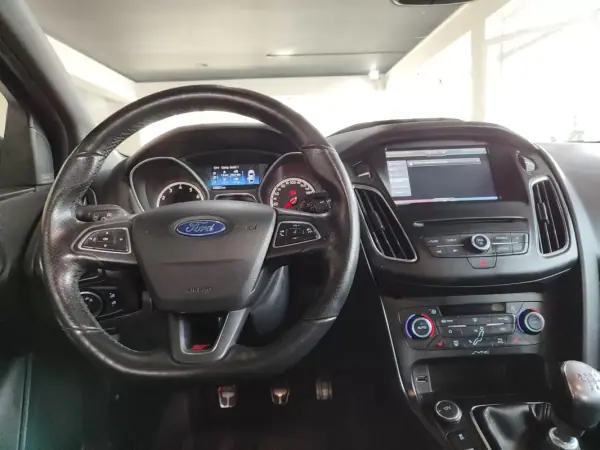 Ford Focus 2015 - 20500 EUR, 125550 km - AUTO.MOTO.pt - 125550km - foto 40 de 40